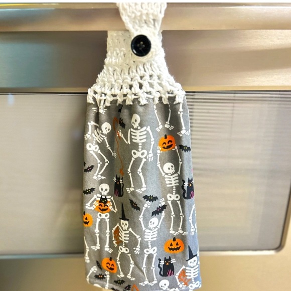 HAND CRAFTED Halloween Crocheted Top Hanging Kitchen or Bathroom Hand Towel - Picture 6 of 8